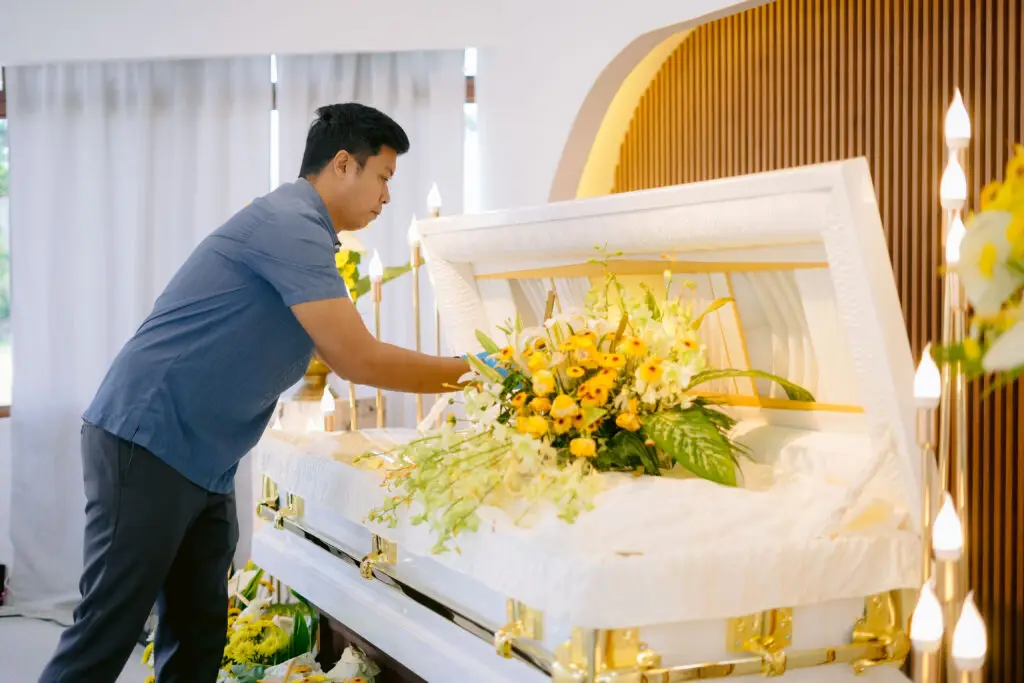 Funeral director in Silang